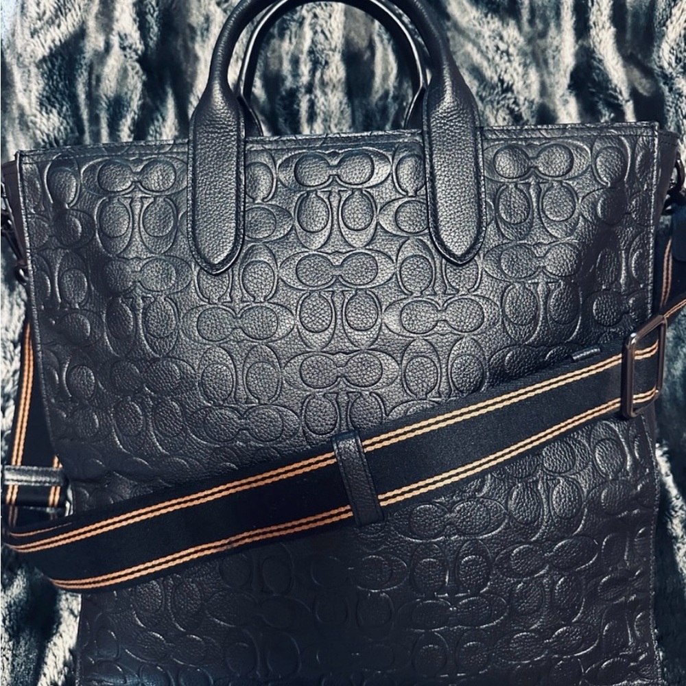 Beautiful Coach Black Leather Embossed Messenger/Crossbody Bag
